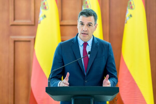 رئيس الحكومة الإسبانية يدعو إلى دعم المغرب بحكم معاناته من الهجرة غير الشرعية