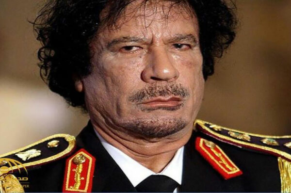 ظهور جثمان معمر القذافي في الصحراء