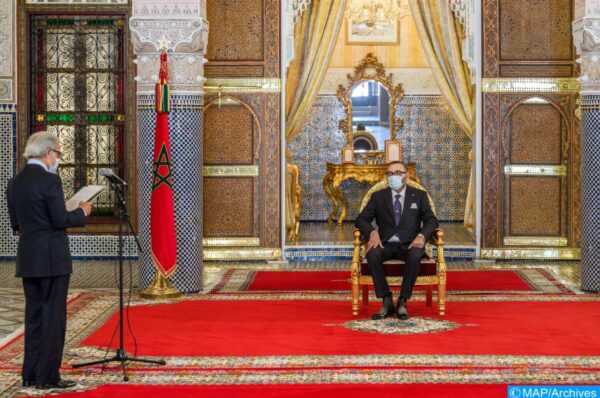 والي بنك المغرب يقدم بين يدي جلالة الملك تفاصيل الوضعية الاقتصادية والنقدية والمالية برسم سنة 2021