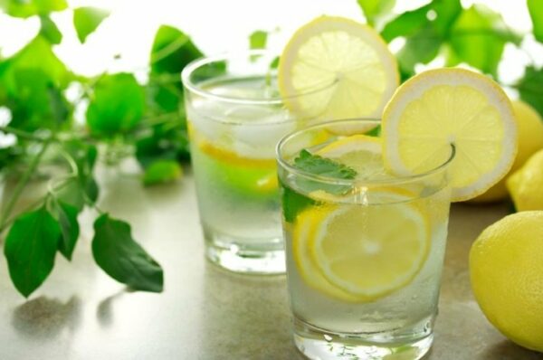 فوائد مذهلة لشرب ماء الليمون
