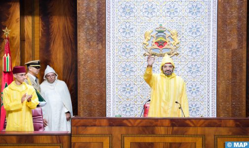 خطاب افتتاح البرلمان: الملك يدعو إلى ضرورة تعبئة الجميع والتحلي بروح المسؤولية للنهوض بقطاع الاستثمار