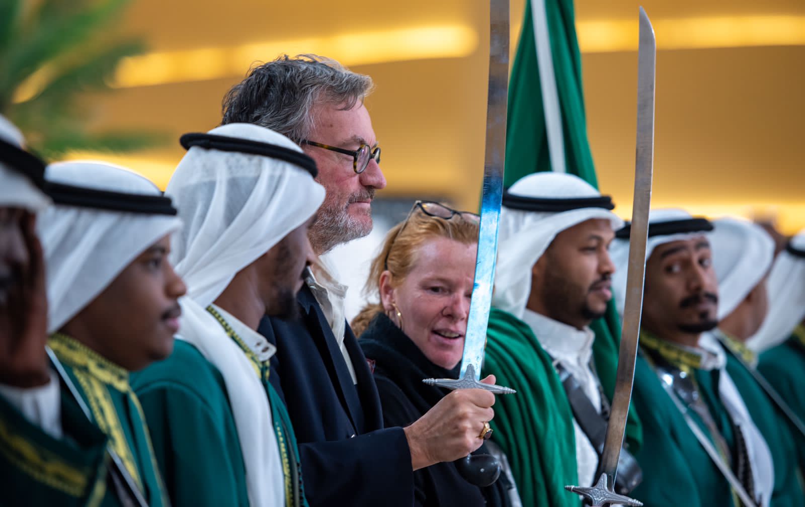 السفير البلجيكي في الرياض يعلن مشاركته في شوط المنظمة الدولية للإبل