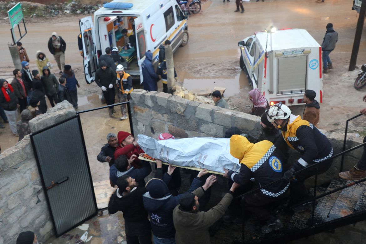 تركيا: عشرات القتلى ومئات الجرحى في زلزال ضرب