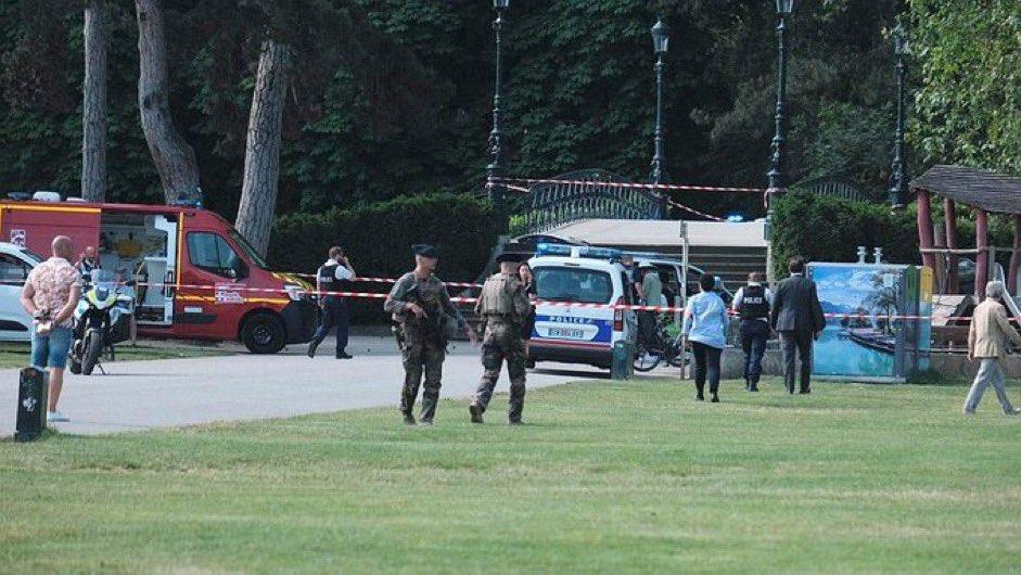 أنسي الفرنسية: إصابة 7 أشخاص بينهم 6 أطفال بهجوم بسكين