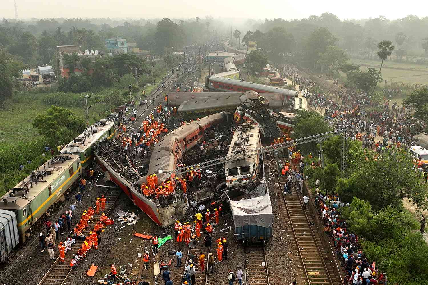 مأساة تصادم قطاري الهند  متواصلة..