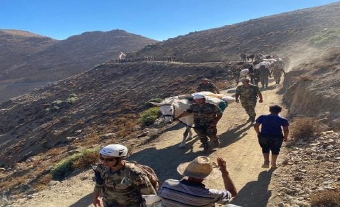 القوات المسلحة الملكية تواصل عملية توزيع الخيم لإيواء الساكنة المتضررة من الزلزال بإقليم تارودانت