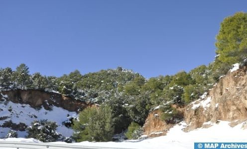 تساقطات ثلجية وهبات رياح محليا قوية يومي الخميس والجمعة بعدد من أقاليم المغرب