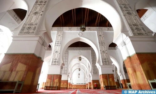 أمير المؤمنين يأمر بفتح المساجد المشيدة أو المعاد بناؤها أو المرممة في وجه المصلين