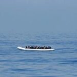 طرفاية: البحرية الملكية  تعترض قاربين بهما 118 مرشحا للهجرة غير النظامية من إفريقيا جنوب الصحراء وآسيا
