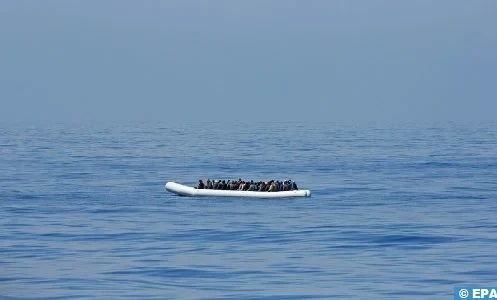 طرفاية: البحرية الملكية  تعترض قاربين بهما 118 مرشحا للهجرة غير النظامية من إفريقيا جنوب الصحراء وآسيا