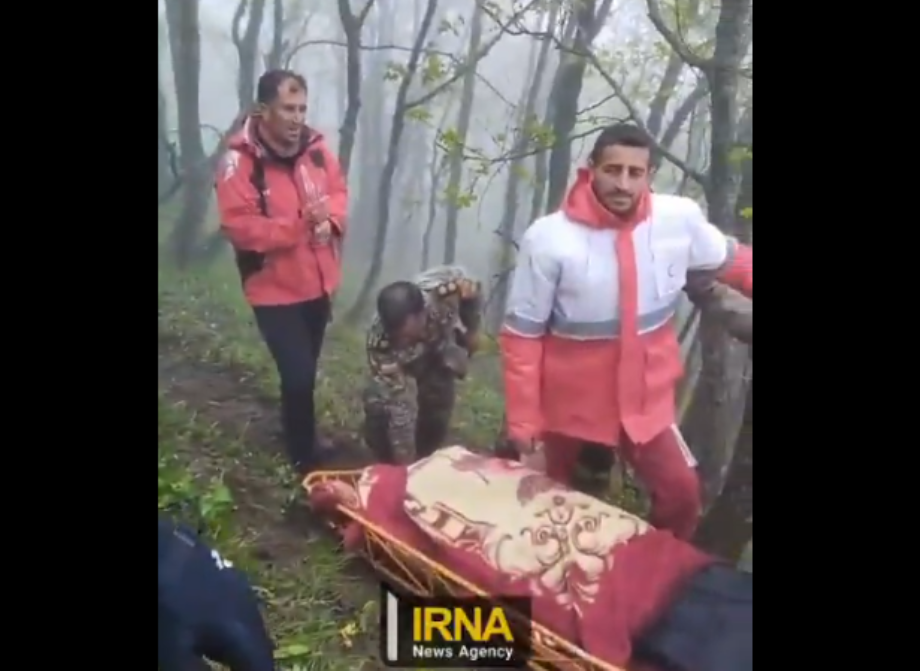 فيديو: لحظة نقل جثامين ضحايا المروحية الرئاسية الإيرانية بينهم جثمان الرئيس ووزير الخارجية