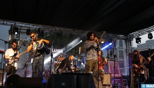 جازابلانكا: حفل اختتام رائع للدورة 17 يمزج بين إيقاعات الكناوي وموسيقى الفوزين