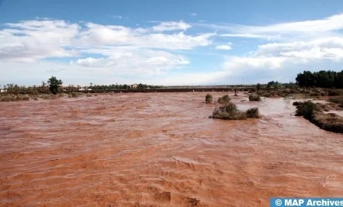 حصيلة مؤقة: مصرع شخصين و14 في عداد المفقودين في حادث انجراف حافلة للركاب على مستوى واد طاطا