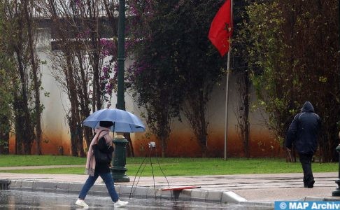 نشرة إنذارية: زخات رعدية وهبات رياح قوية مرتقبة الخميس والجمعة بعدد من مناطق المغرب