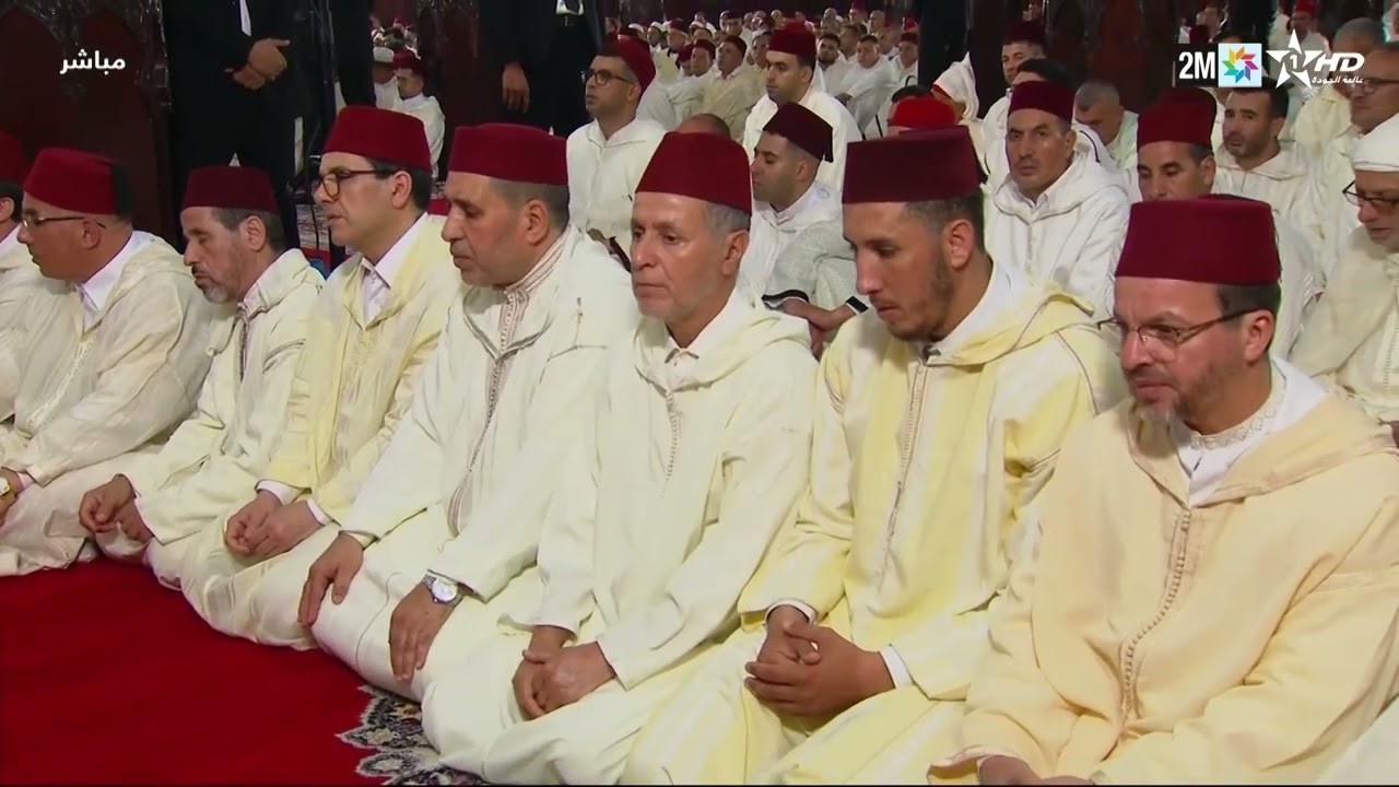 فيديو: أمير المؤمنين يؤدي صلاة عيد الأضحى بمسجد الحسن الثاني بتطوان ويتقبل التهاني بهذه المناسبة