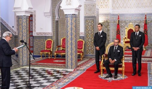 والي بنك المغرب يرفع إلى الملك التقرير السنوي للبنك المركزي حول الوضعية الاقتصادية والنقدية والمالية برسم سنة 2024