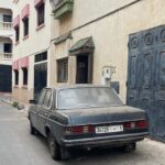 ساكنة حي اشماعو بسلا تستنجد بالسلطات بسبب سيارة مهجورة