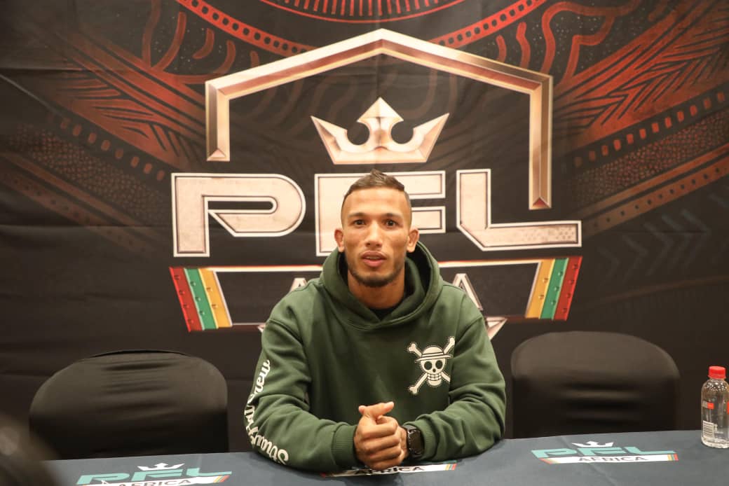 المقاتل المغربي الرشيدي يرفع التحدي في بطولة PFL إفريقيا