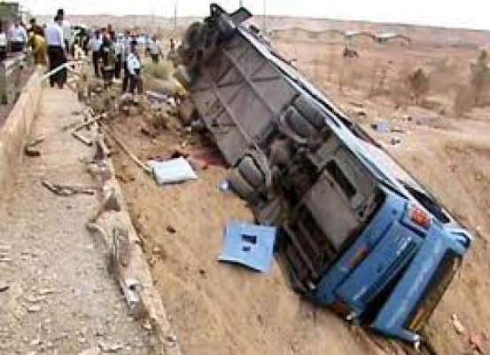 أزيلال: 7 قتلى و37 جريحا في اصطدام شاحنة بحافلة للركاب