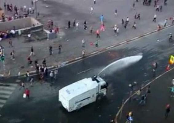 الشرطة التركية تفرق محتجي “تقسيم” بخراطيم المياه