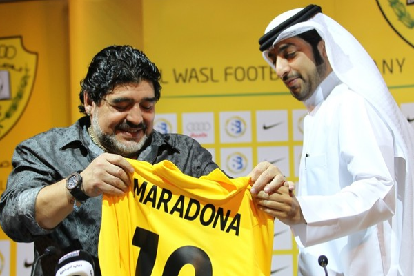 مجلس دبي الرياضي يجدد التعاقد مع دييغو مارادونا “سفير الرياضة في الإمارة”
