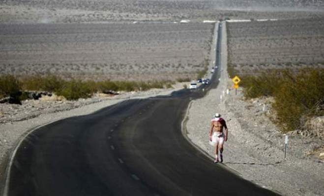 بالصور الحرارة فوق 50 درجة: أصعب ماراثون عبر وادي الموت