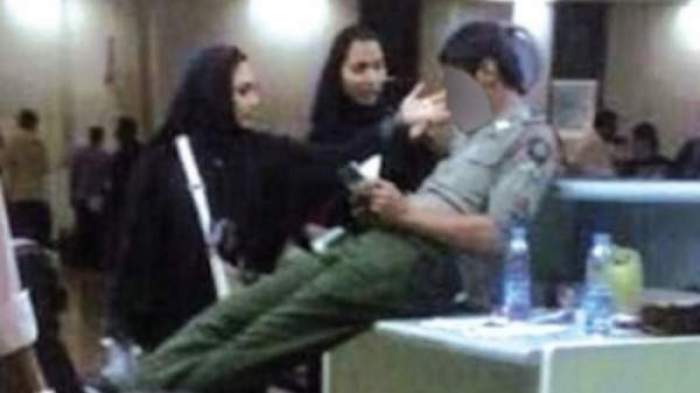 صورة دمرت مستقبل موظف جوازات سعودي