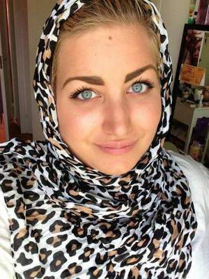 بالصور تضامنا مع المسلمات… سويديات يرتدين الحجاب