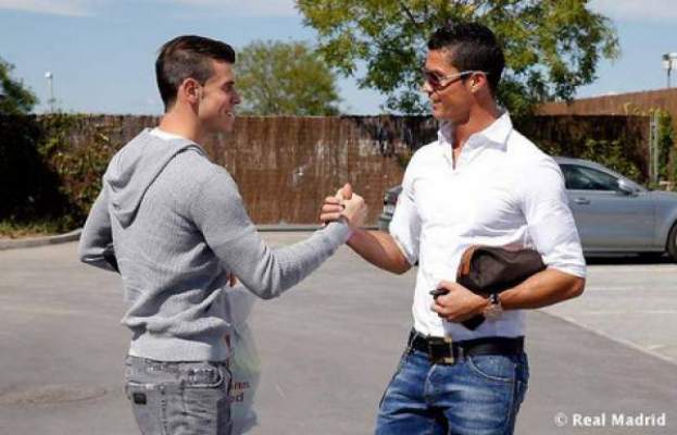 صور : بيل يصل لمدريد ويقابل رونالدو