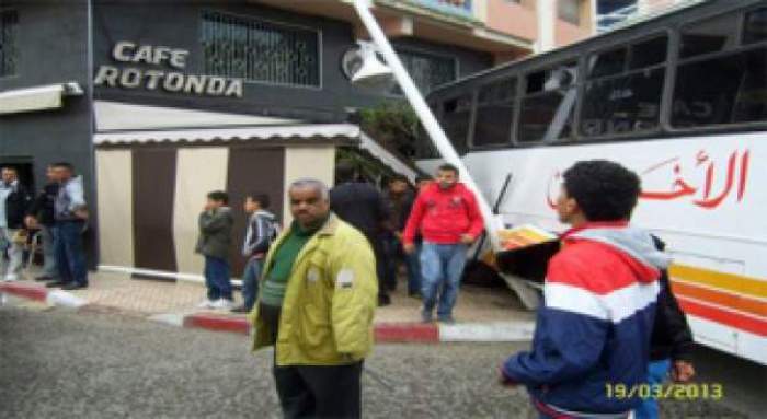 عاجل: حافلة “تقتحم” مقهى بالدار البيضاء والحصيلة 15 جريحا