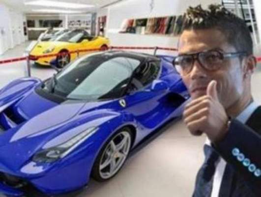 رونالدو يحتفل بتجديد عقده بشراء فيراري بـ1.3 مليون يورو