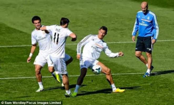 ريال مدريد يلاحق لاعبا رجاويا