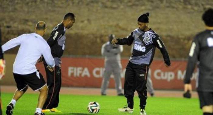 رونالدينيو يردّ على لاعب الرجاء: سنرى في الملعب !!