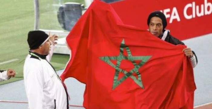 رونالدينيو يحمل العلم المغربي ويأخذ معه ذكريات جميلة عن المغرب‎