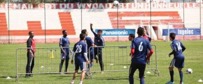 ماذا يقع داخل الوداد؟ اشتباك بالأيدي بين المدرب والكاتب العام واللاعبون يرفضون أداء حصة التدريبية