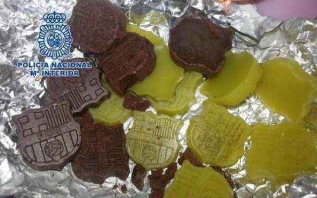 تهريب مخدرات في شعار برشلونة