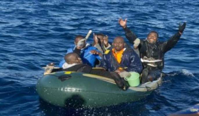 إغاثة 53 مهاجرا من إفريقيا في مياه مضيق جبل طارق