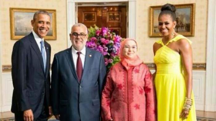 الأصالة المغربية تدخل البيت الأبيض: صورة تجمع بنكيران وحرمه وأوباما وعقيلته