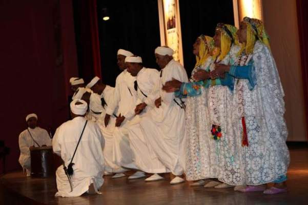 كواليس مهرجان زاكورة: الجمهور يُكرم هشام الوالي بدل المصري هشام عبد الحميد‎