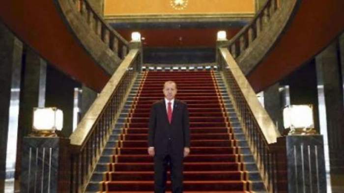 أردوغان يدافع عن قصره الفخم في أنقرة ويعتبره رمزا لـ “هيبة” تركيا الجديدة