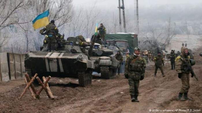 كييف تتهم روسيا بنقل دبابات وأنظمة مدفعية إلى المتمردين شرق أوكرانيا